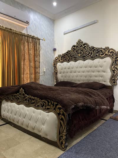 I am selling my new bed