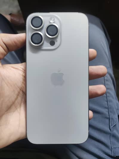 15promax 256 natural Titanium (JV)