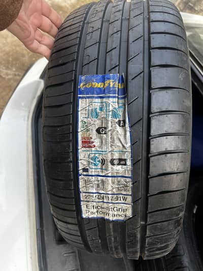 Good year efficient grip tyres 225/45/17