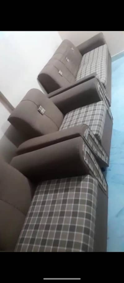 5 seater Sofa Set Urgent Sale
