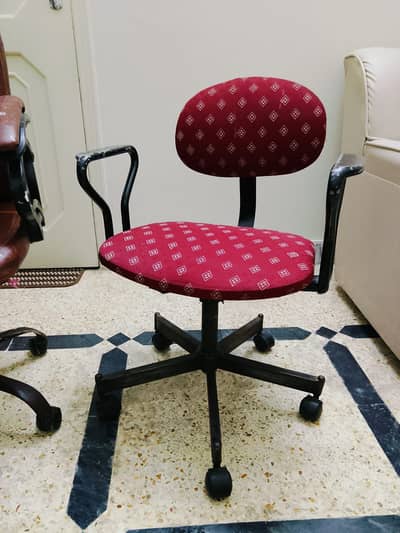Good condition office and study chair