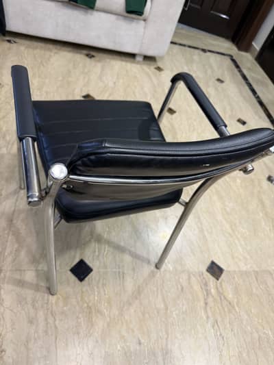 Chair in good quality