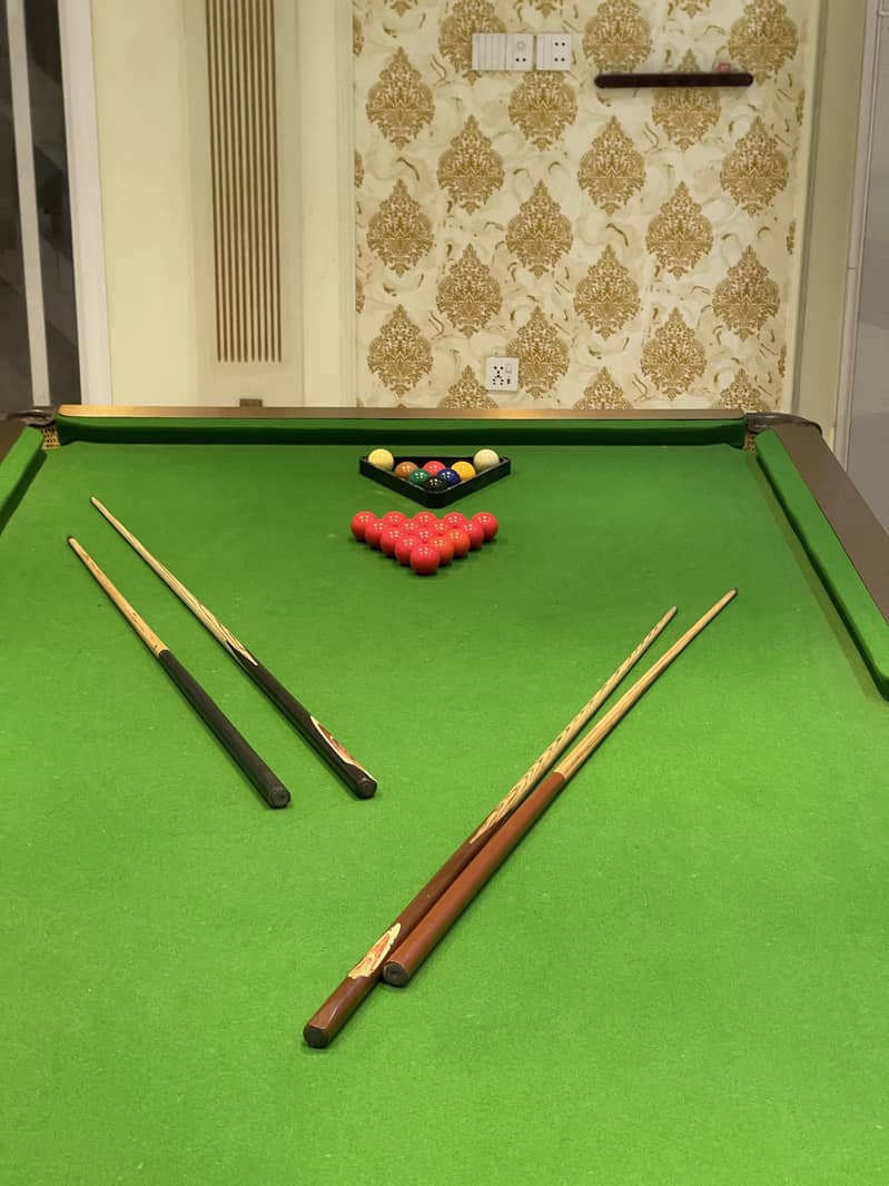 Snooker table 0