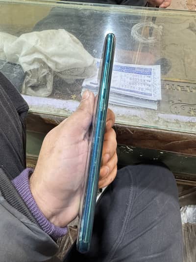 6gb ram 128gb ram all ok phone ha box charger k sath