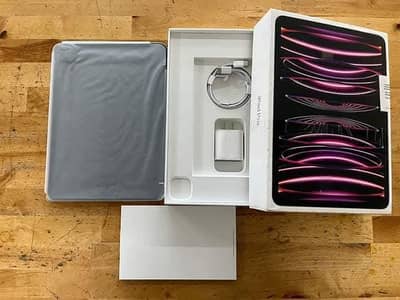 Apple iPad Pro 12.9 Inch with full box