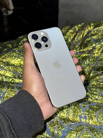 Iphone 16 Pro Max (10/10 Condition)