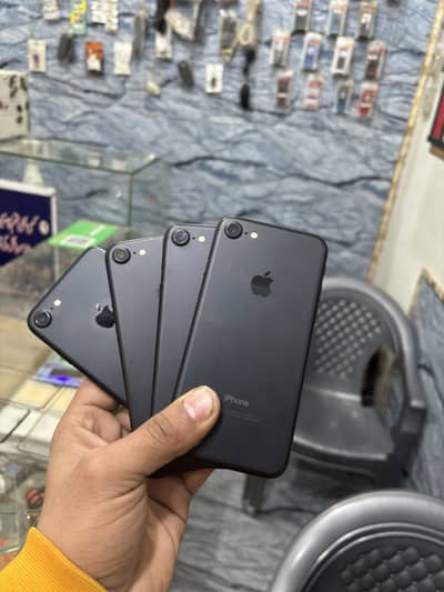 | IPHONE 7 | 10/10 | 32 gb | J. V |