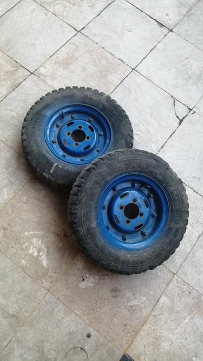rickshaw tyre and rim