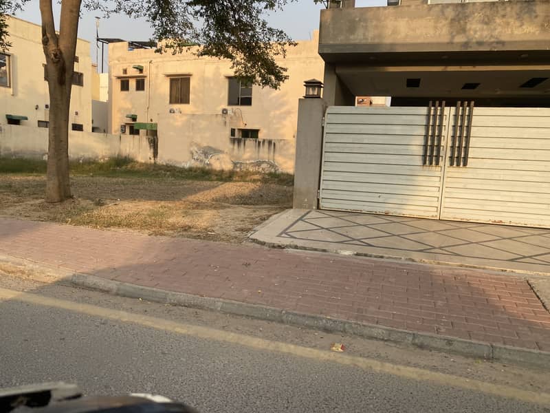 Corner 8 marla plot 7