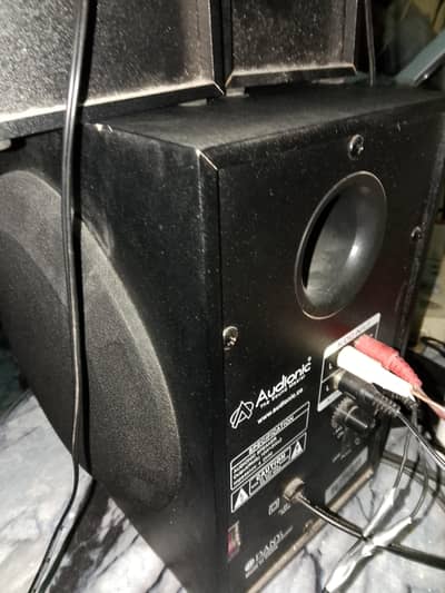 audionic   the sound Masters speaker for sale with box and remote