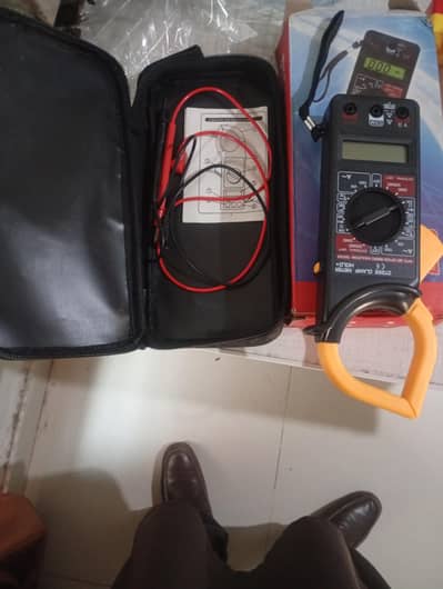 digital clamp meter