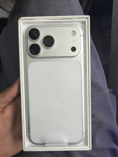 iPhone 17pro max factory unlock