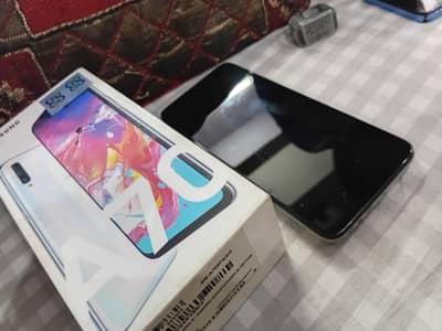 samsung a70 non pta 6 /128 exchange with iphone 8