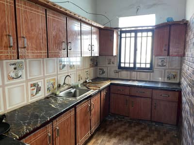 3 bed dd 1st floor portion for rent