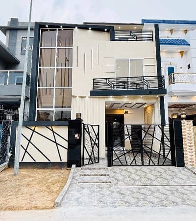 Prime Location House Of 5 Marla Is Available In Contemporary Neighborhood Of Citi Housing Society