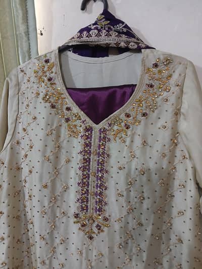 Preloved dresses used as newly