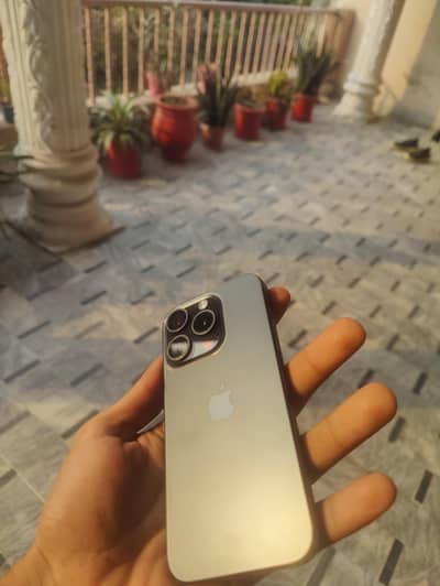 IPHONE 15 PRO [256GB]