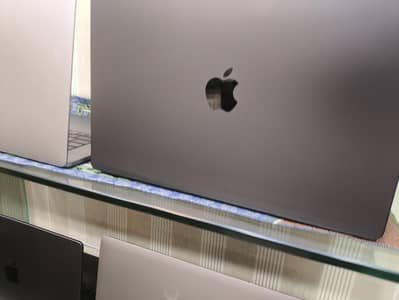 Apple MacBook Pro i7 i9 M1 M2 M3 M4