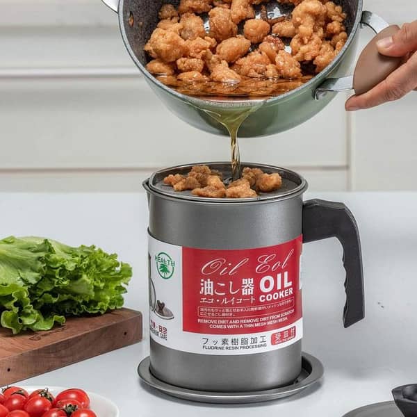 Grease Container with Strainer, 1.4L Oil Keeper Storage Can with Stainless Steel Fine Strainer for Kitchen Cooking Storing Fats Frying Oils