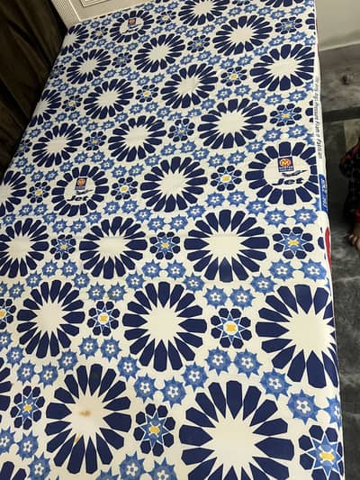 Singal matress 100% good condition