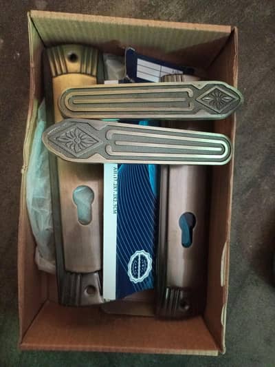 ایک عدد نیو لاک ڈبہ پیک براہے فروخت