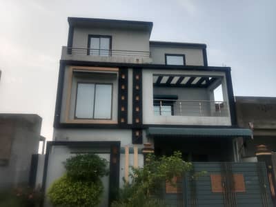 A lady operator required