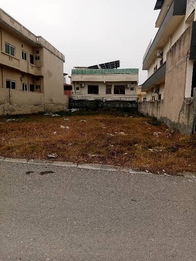 40*90 Beautiful Square plot in CBR Town Block-B