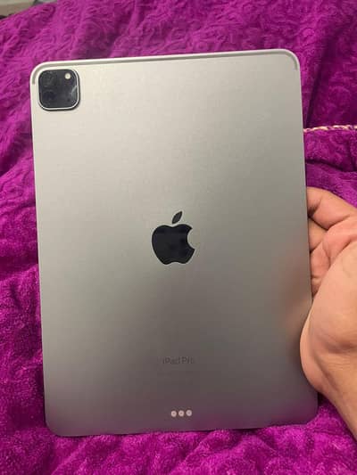 IPAD PRO M2 CHIP 128 GB 10/10 Condition