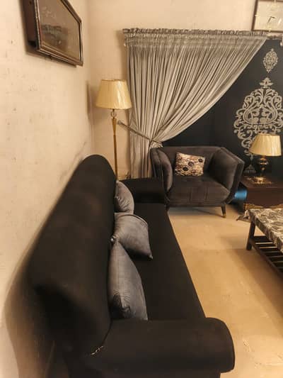 Uper Portion 2Bedrooms with Tails/celling