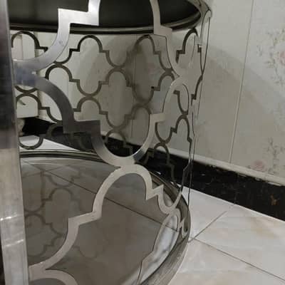 Mettalic round tables