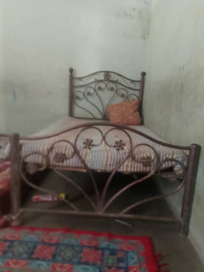 Small  Iron bed