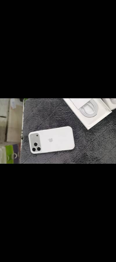 iphone 17 pro max white