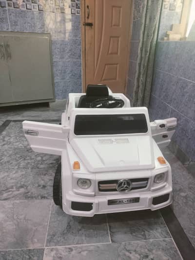 Kids battery Jeep for sale in very good condition