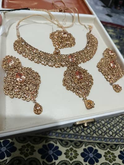 jewellery set like new