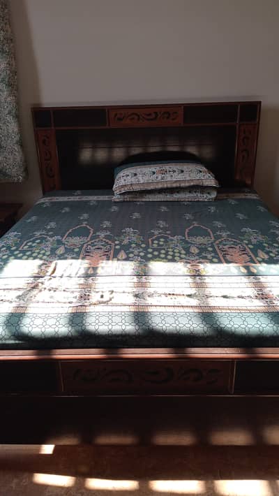 Queen Bed+Mattress+Dressing Table