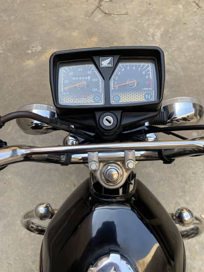 Advance 24/25 model Honda  125 gold eddition 255000