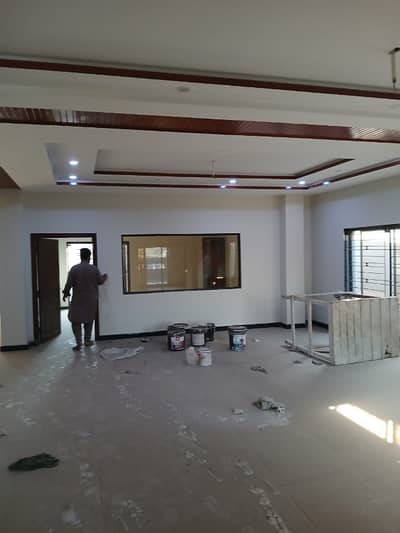 1 Kanal Commercial Building For Rent Ideal Location!