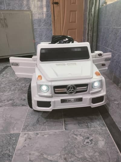 Kids battery Jeep for sale in very good condition