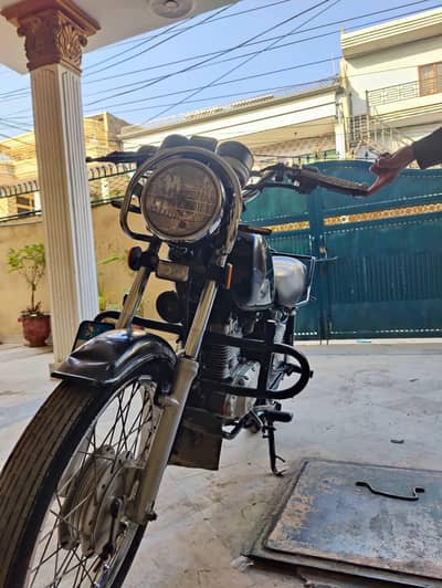 Suzuki GS 150 CC Motorbike. . .