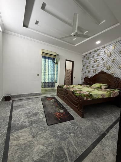 Rental room for females only