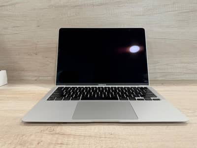 MacBook Air M1 2020 | 8GB RAM | 256GB SSD | 10/10 Like New