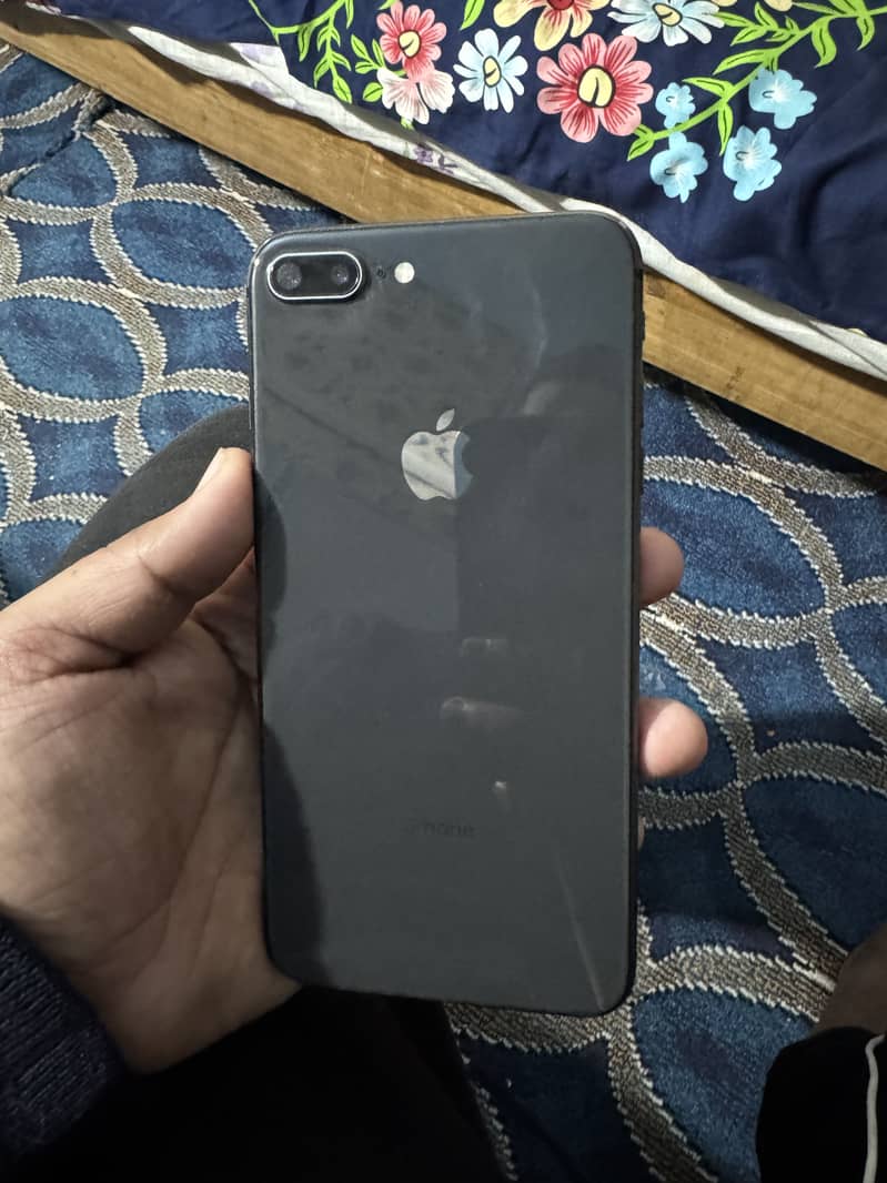 iPhone 8 Plus 0