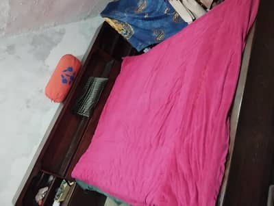 03217057689  wooden' Bed Heavy'large size and 2 showcase for sale