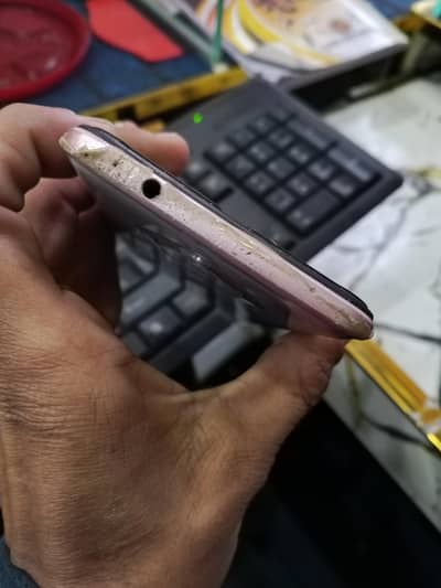 vivo y51 (4.128) box charger sath ha  just back Chang hoi ha bs