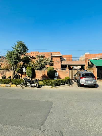 1 kanal house for salen in valencia town lahore