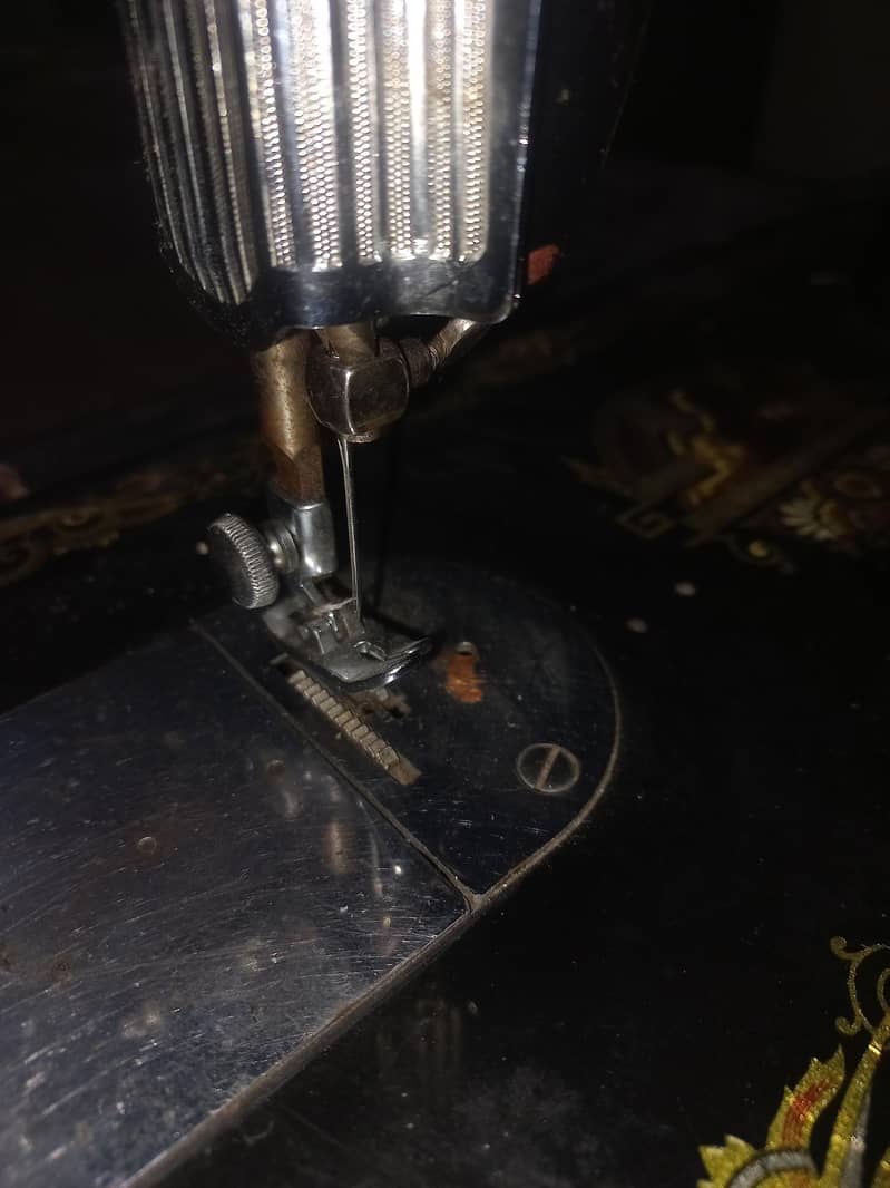 Singer Sewing Machine 4