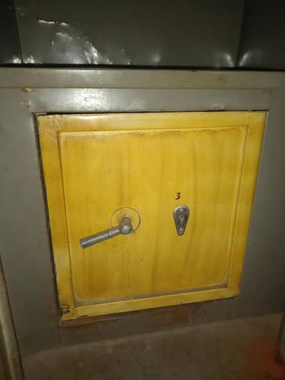 Used Wooden Doors with Handles for sales Good condition