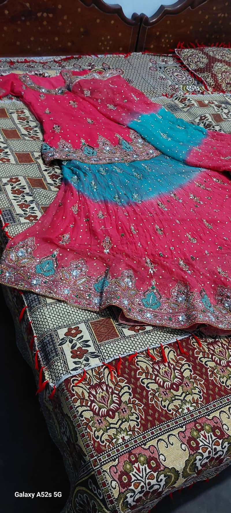 لہنگا فار سیل صرف دو بار استعمال ھوا ہے 1