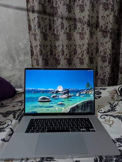 MacBook pro 2019 16'' inches Retina
