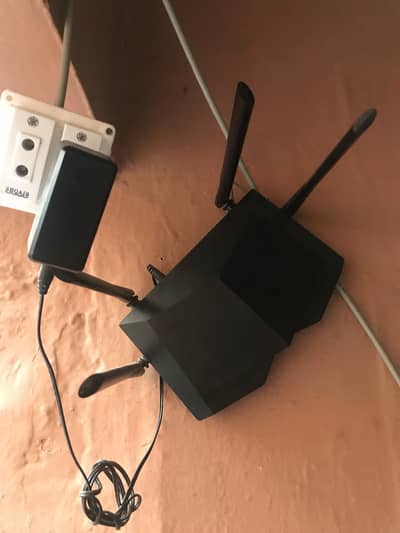 WiFi Router 4 Antenna – Strong Signal – Bilkul Working Condition